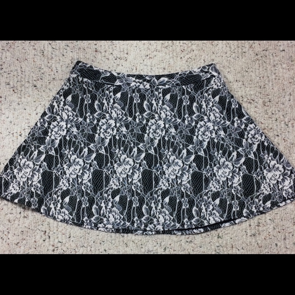 iZ Byer Girl’s Black and White Floral Skirt